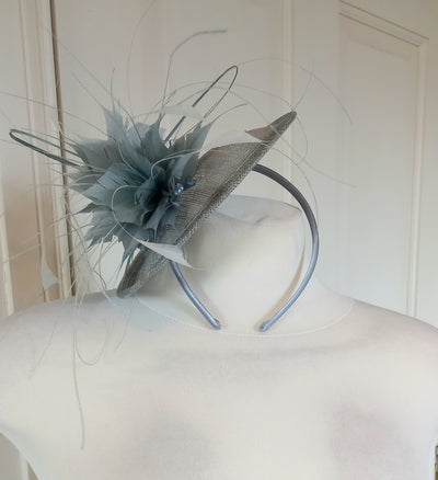 Maddox by Franklins Retail: Blue Mist Small Disc Fascinator - One Size