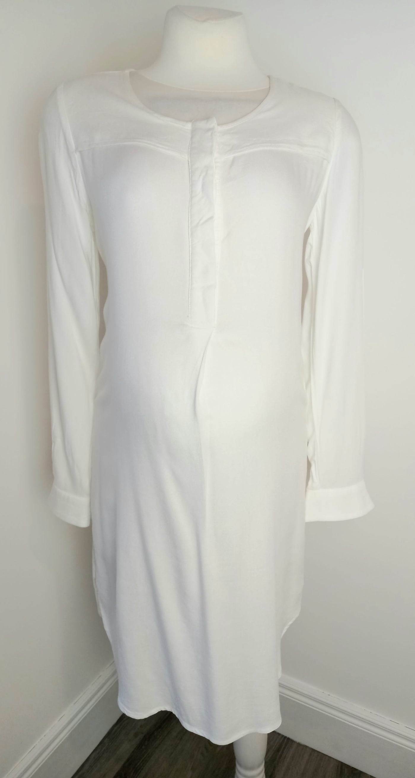 Seraphine White woven maternity shirt dress with half button front - Size 8
