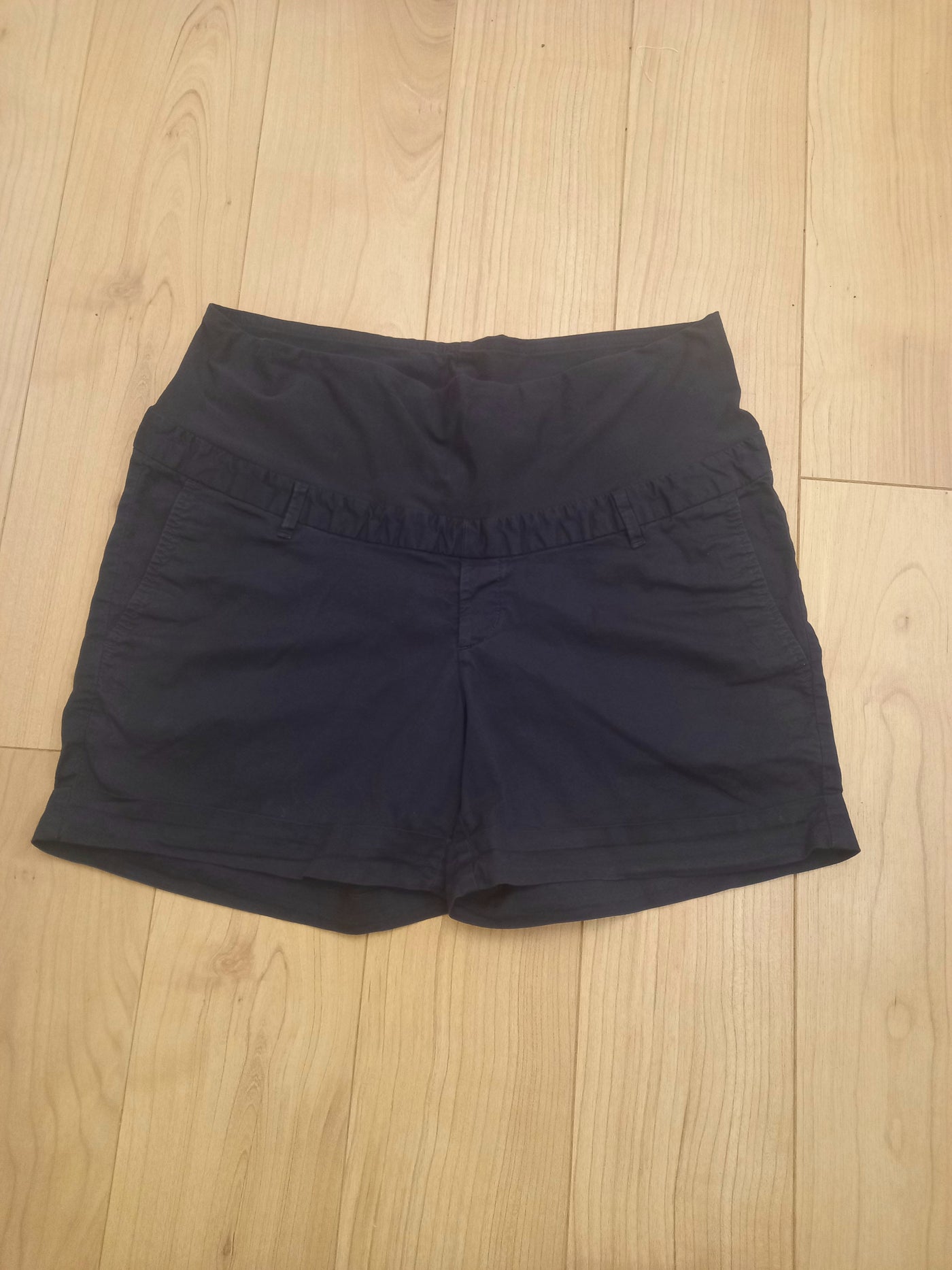 H&M Mama navy overbump shorts - Size 18 (more like 16/18)