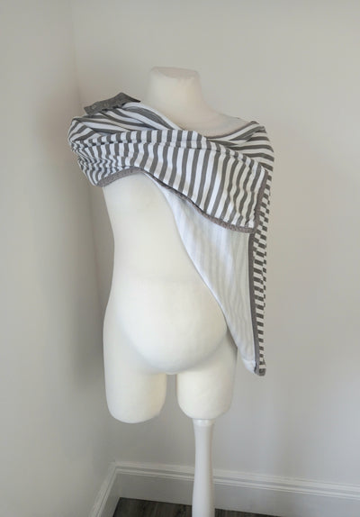 Mothercare grey & white nursing cover - One Size