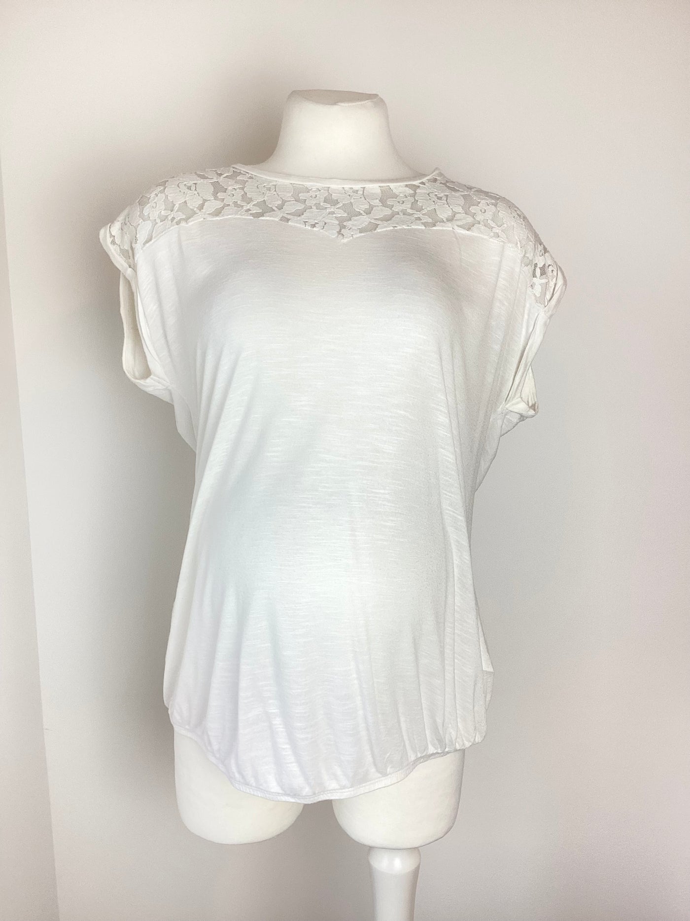 New Look Maternity cream sleeveless top with lace detail - Size 10