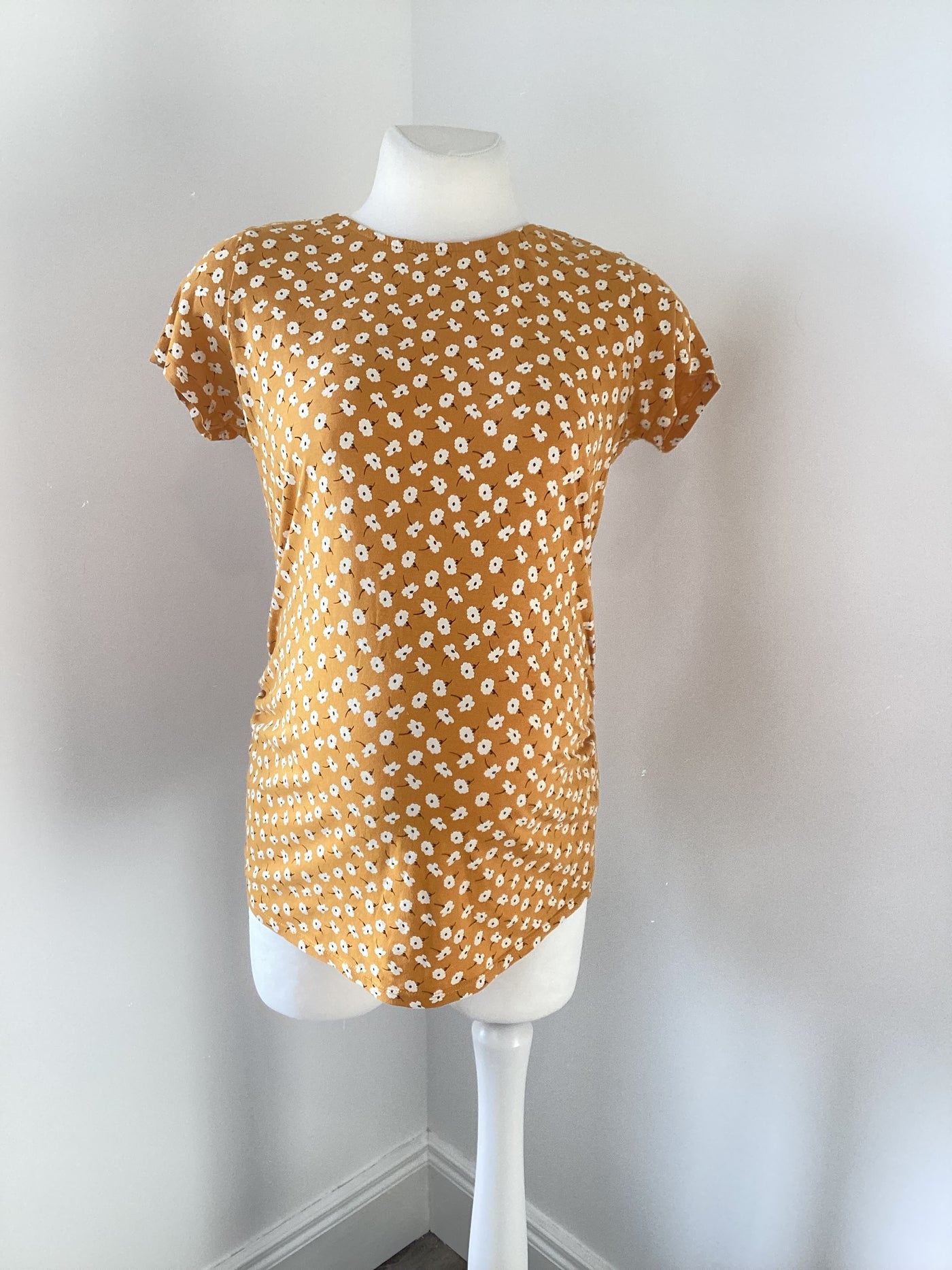 New Look Maternity mustard & white floral short sleeved top - Size 10