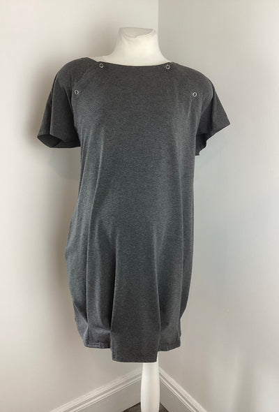 Grey t-shirt nursing dress with pockets and shoulder poppers (no label) - Size 16