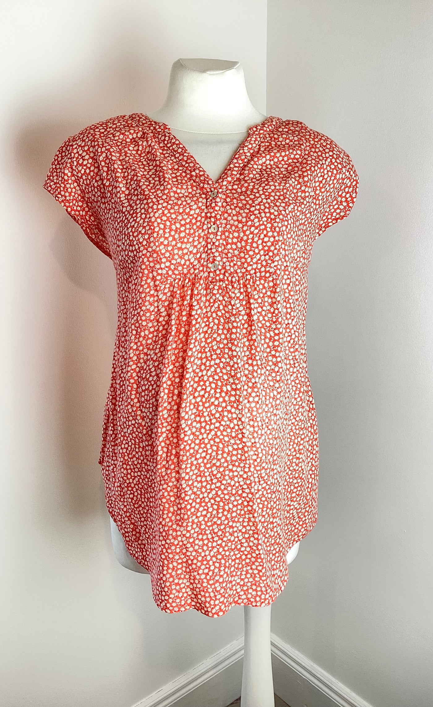 H&M Mama red & white daisy print cap sleeve blouse top - Size L (Approx UK 14/16)