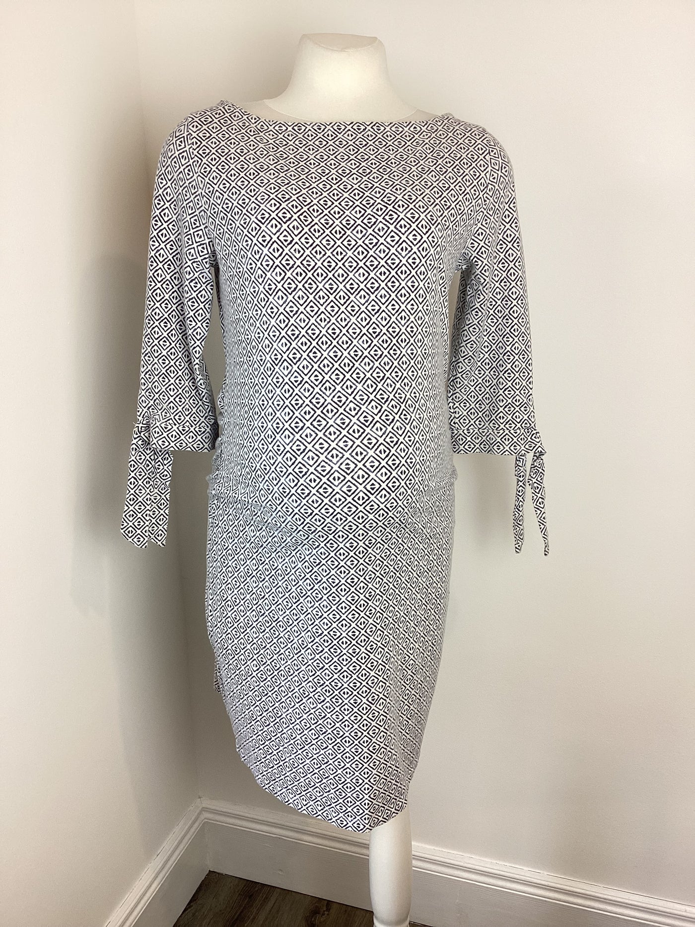 Esmara blue & white diamond print dress with sleeve ties - Size 14/16 (more like size 12/14)