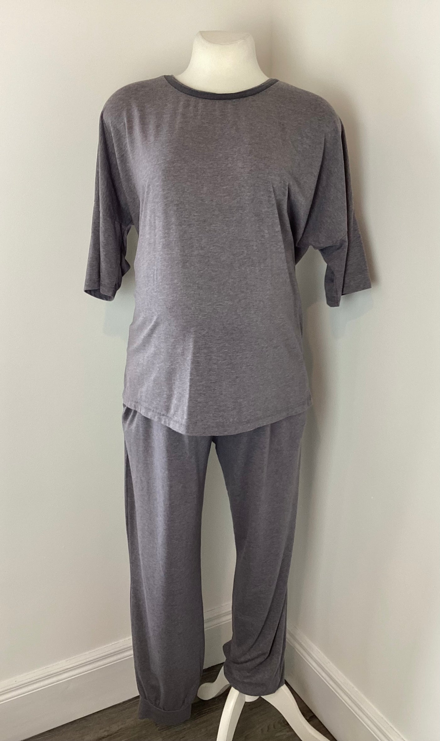Dunnes Maternity mink grey short sleeved pyjama/lounge set - Size EUR 44/46 (Approx UK 16/18)