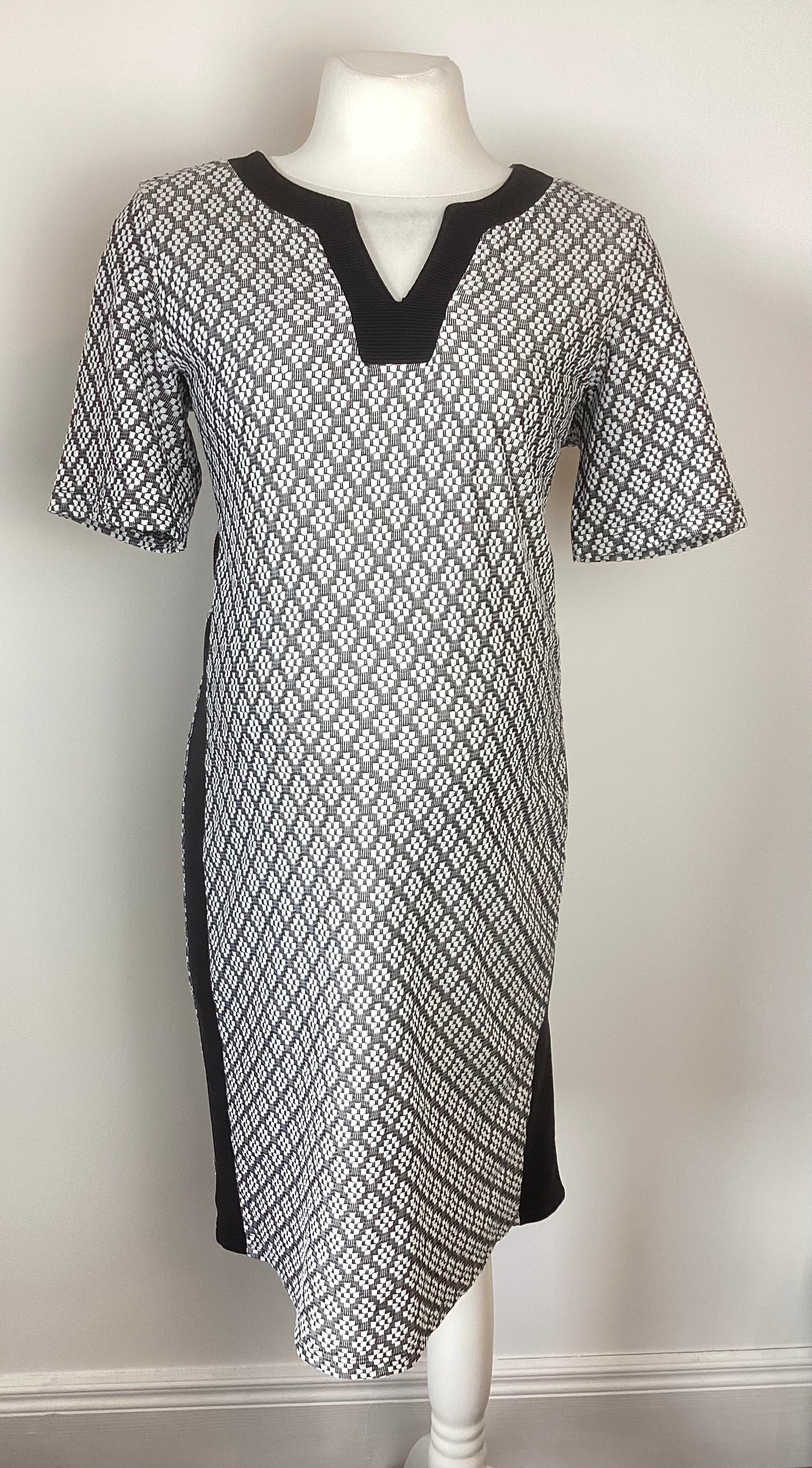 Dorothy Perkins Maternity black & white print short sleeved dress - Size 14 (more like 12/14)
