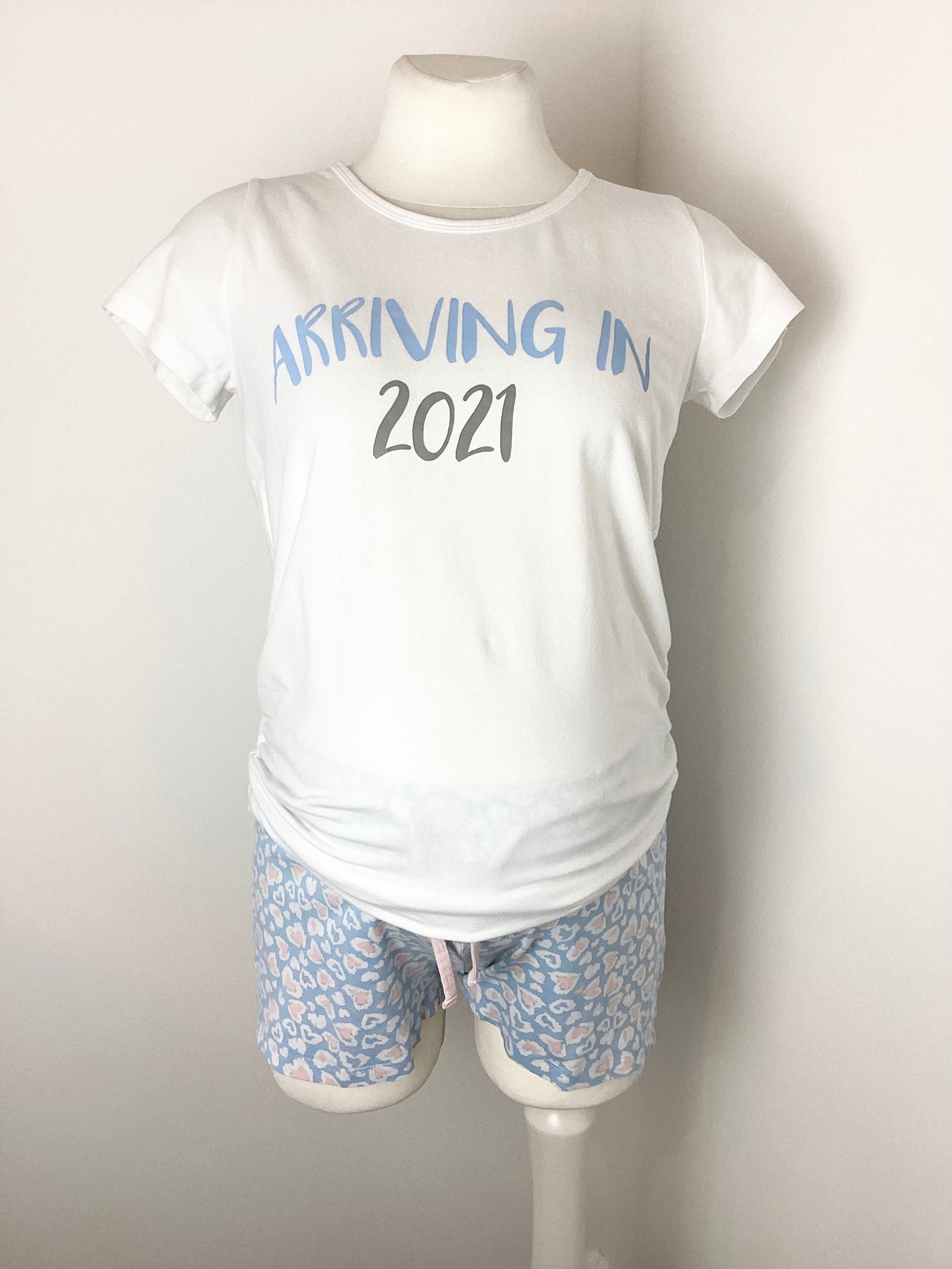Avenue Maternity 'Arriving in 2021' shorts & t-shirt pyjama set (free of charge due to out of date slogan) - Size 8/10