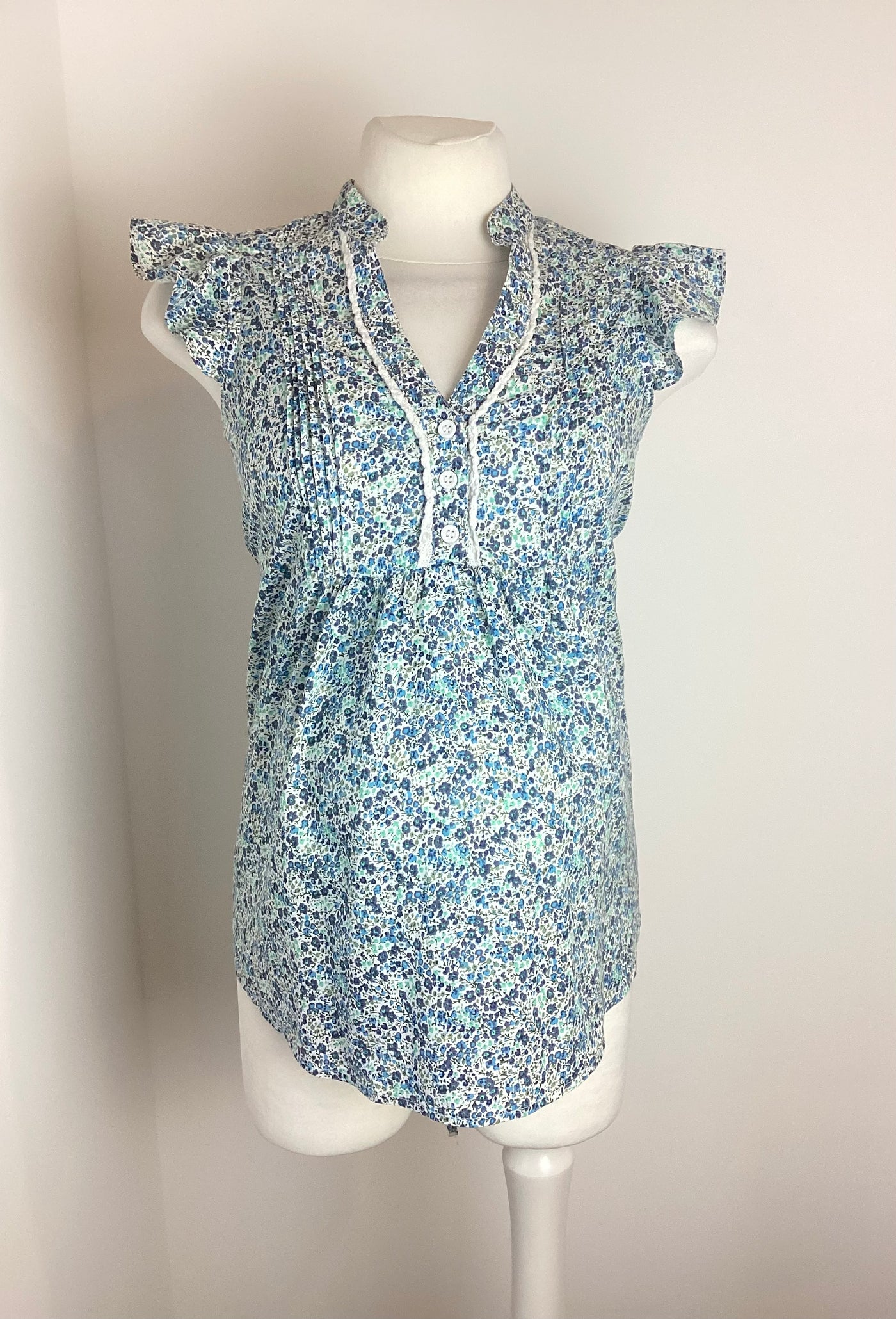 New Look Maternity blue, green & white floral cap sleeve top with waist tie - Size 8