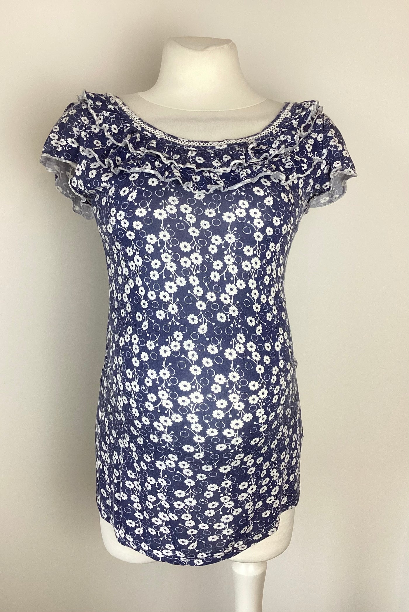 New Look Maternity dark blue & white floral cap sleeve top with frill collar detail - Size 8