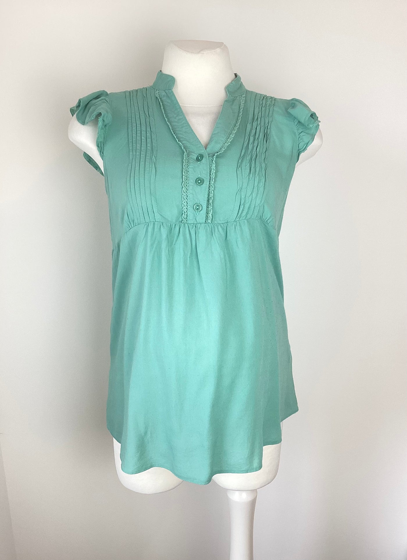 New Look Maternity green cap sleeve top with 3 button front - Size 8