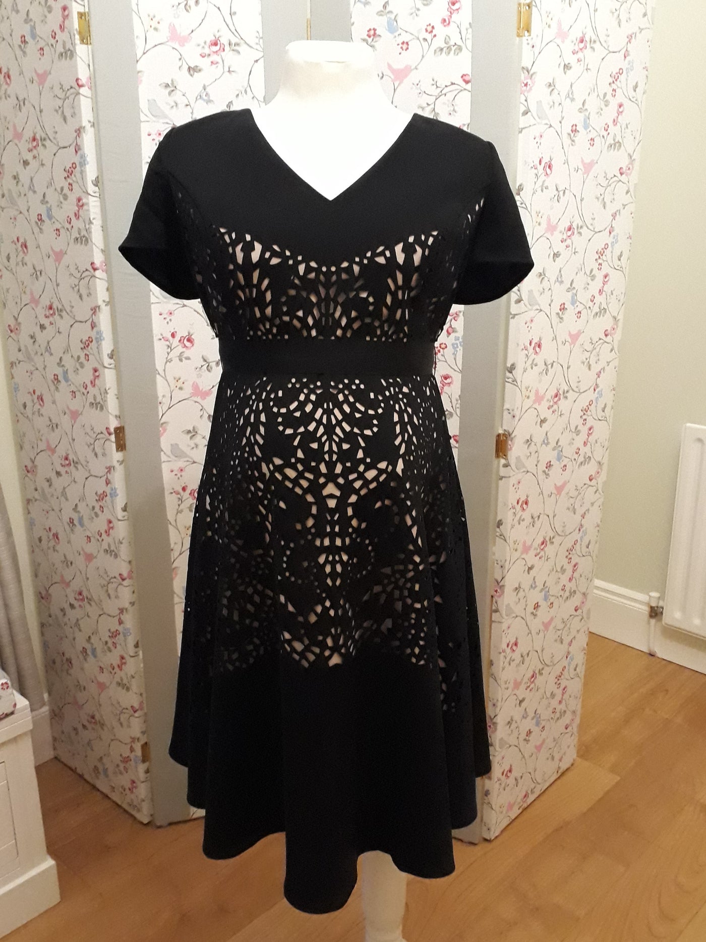 A Pea In The Pod Black Dress with Cut Out Detail - Size 12/14