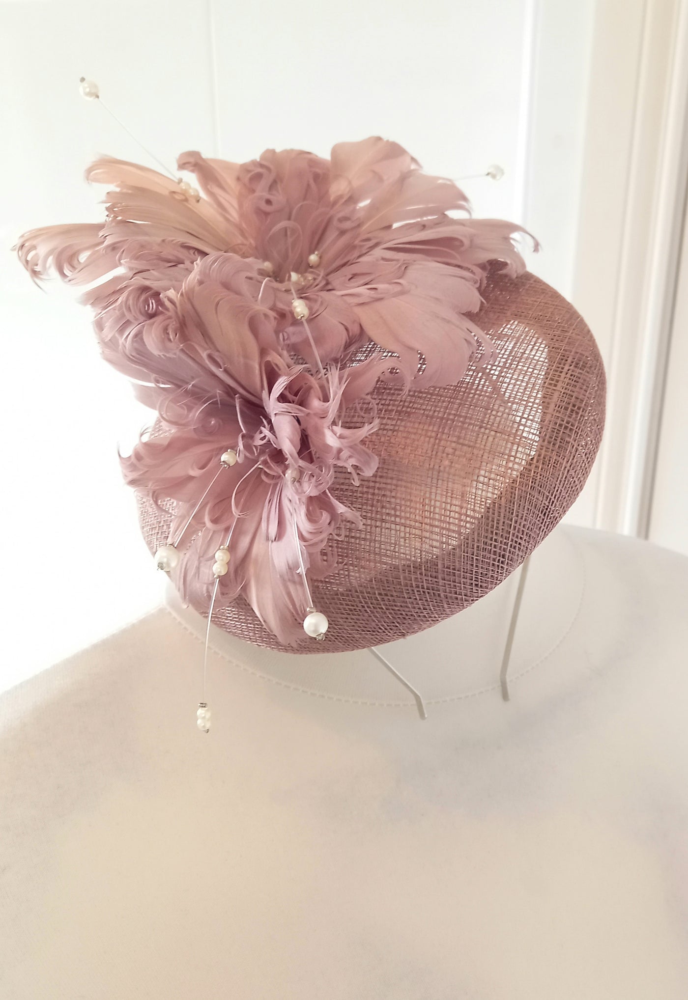 Franklins Retail: Dusky Pink Flower & Pearl Fascinator - One Size
