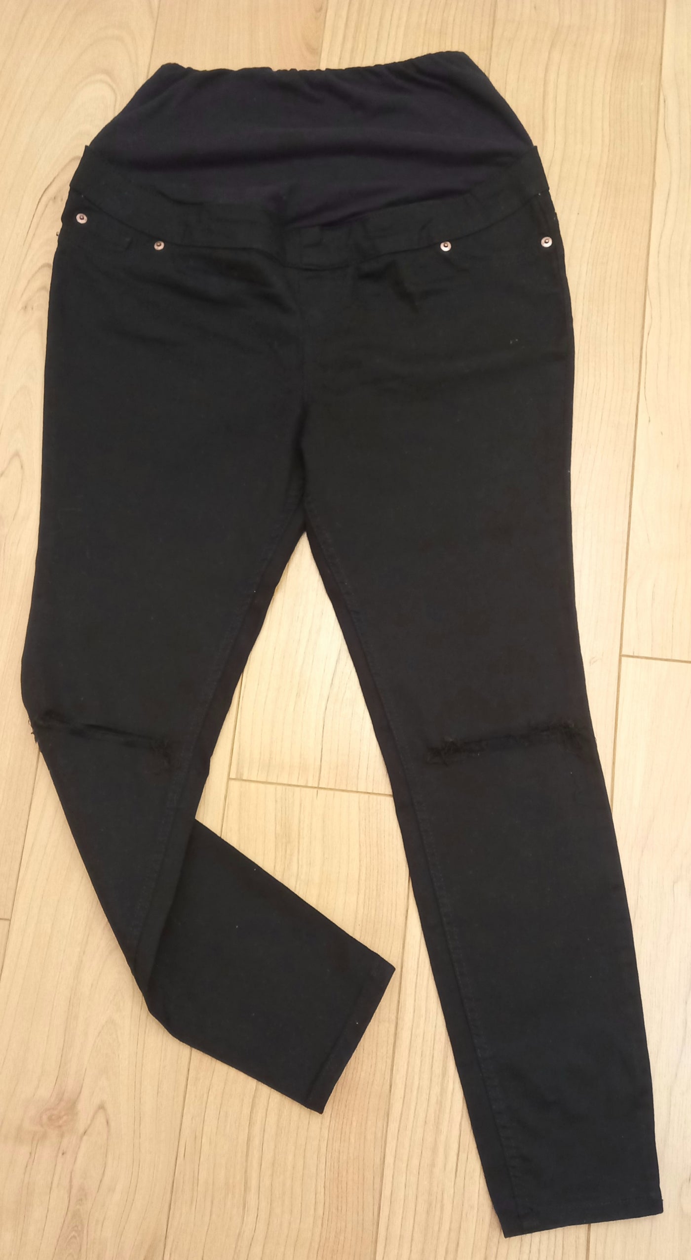 New Look Maternity Black Overbump Emilee Jeggings with Ripped Knees - Size 8