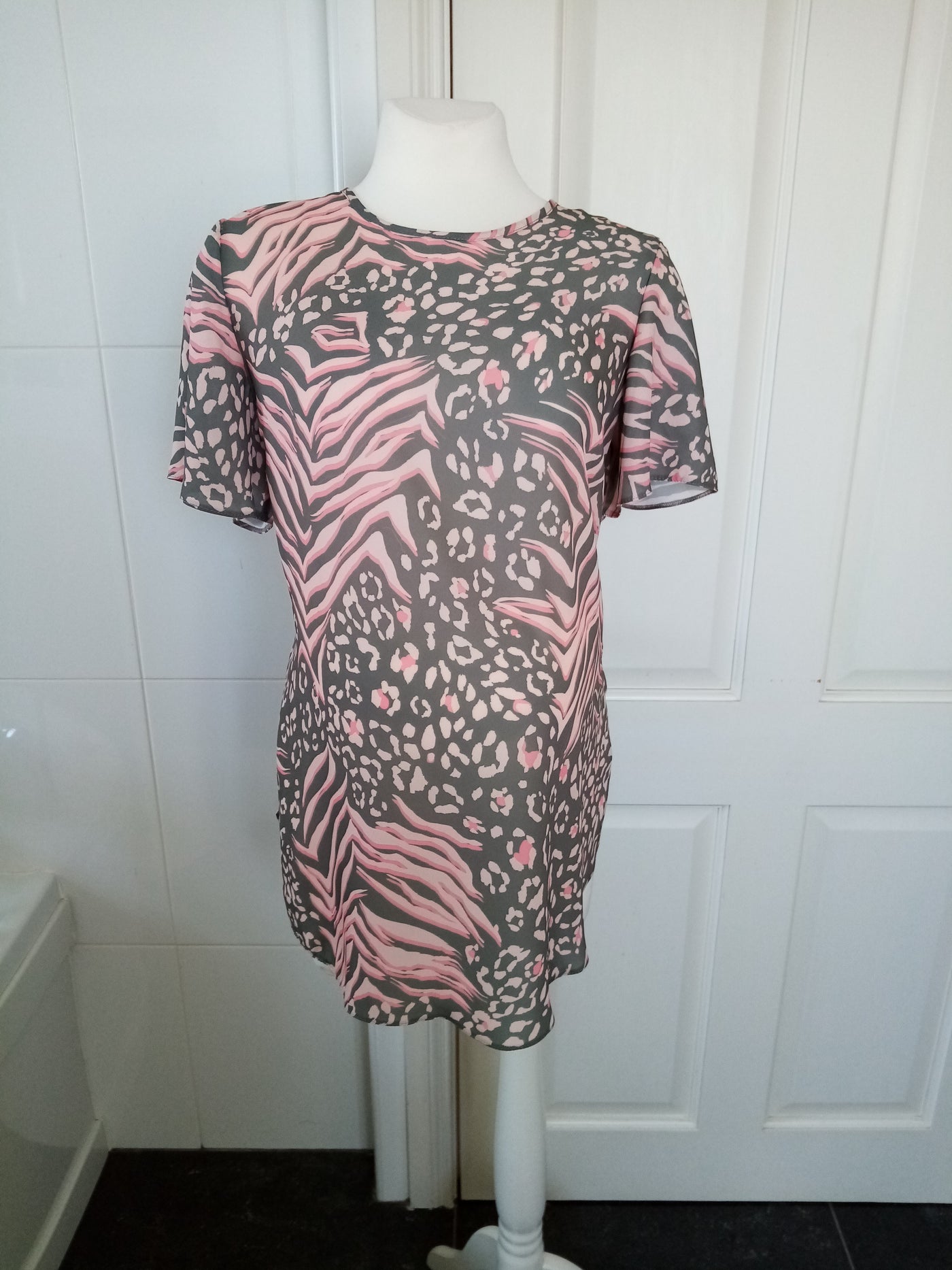 New Look Maternity Grey/Pink Patterned Top - Size 12