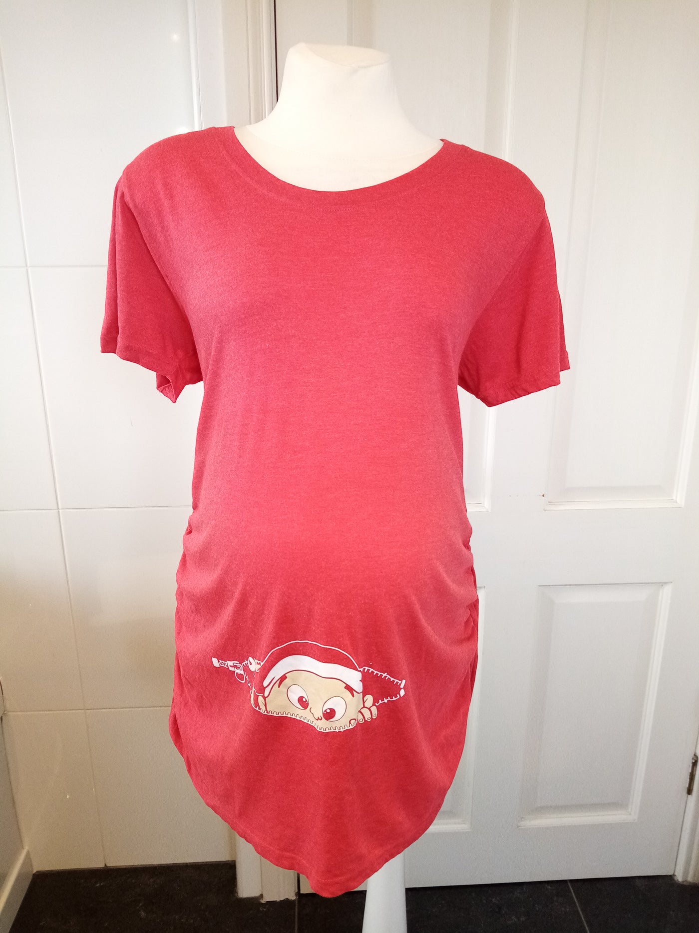 Crazydog T-Shirts Red Peeping Baby t-shirt - Size XL (Approx UK 14)