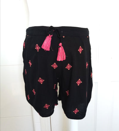 Tu Woman Black, red & orange shorts with waist tie and pockets - Size 12