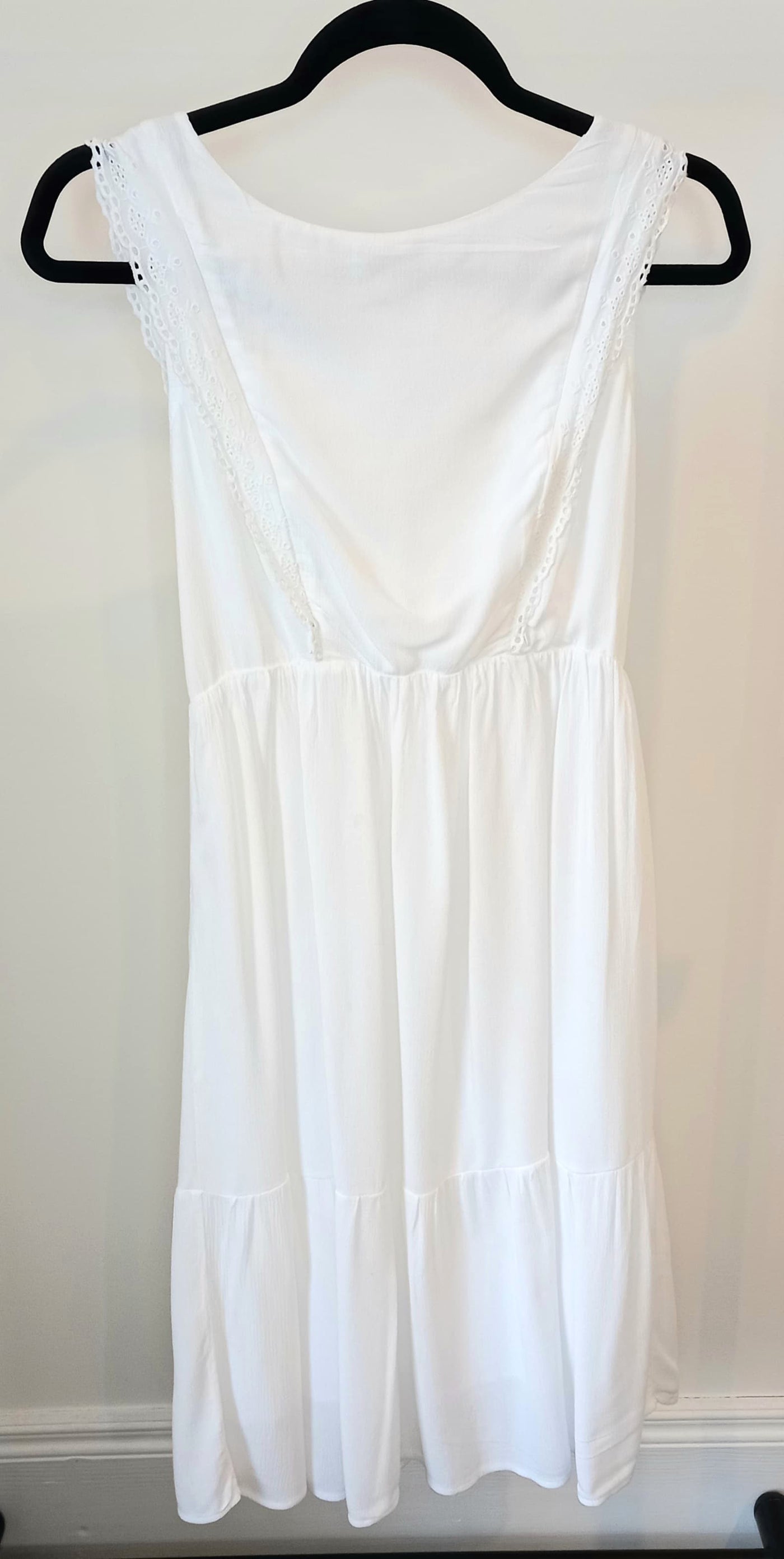 Seraphine White Sleeveless Lace Trim Maternity & Nursing Dress - Size 6