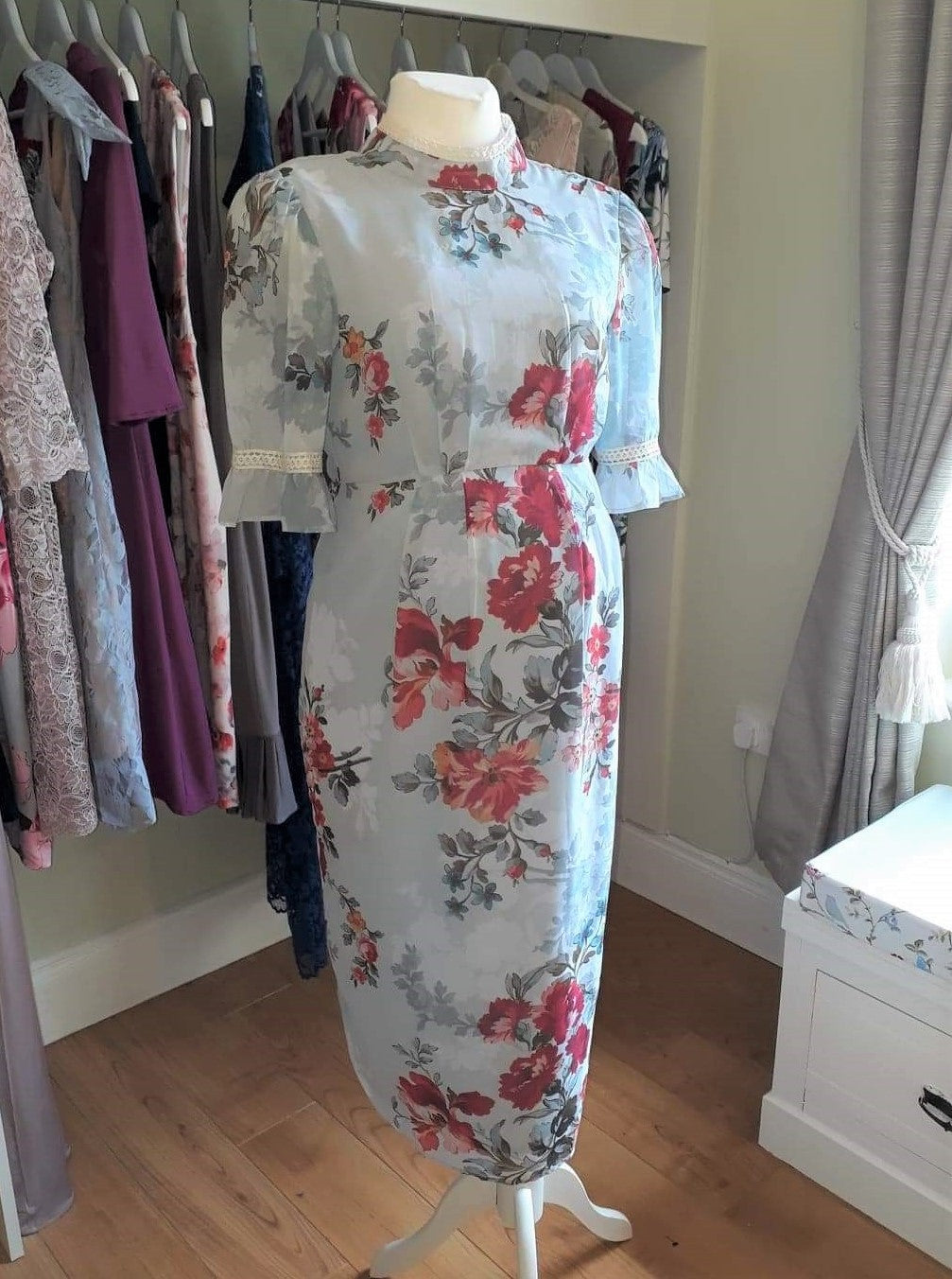 Hope and Ivy Grey/Blue floral dress with ruffle sleeve - Size 10 (more like size 8)